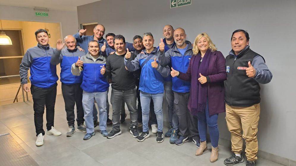Equipo de RD Electricidad al terminar la capacitación
